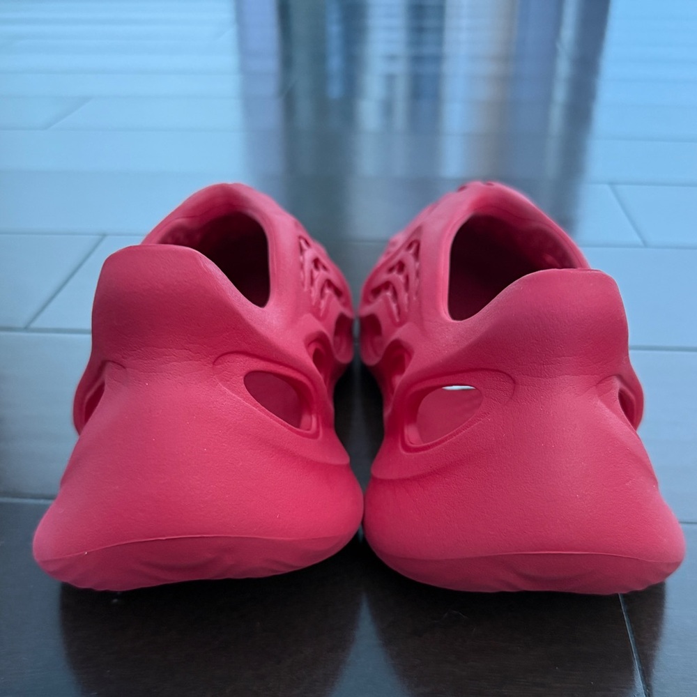 Yeezy Foam Runner Women’s US 5 Red - Picture 2 of 4